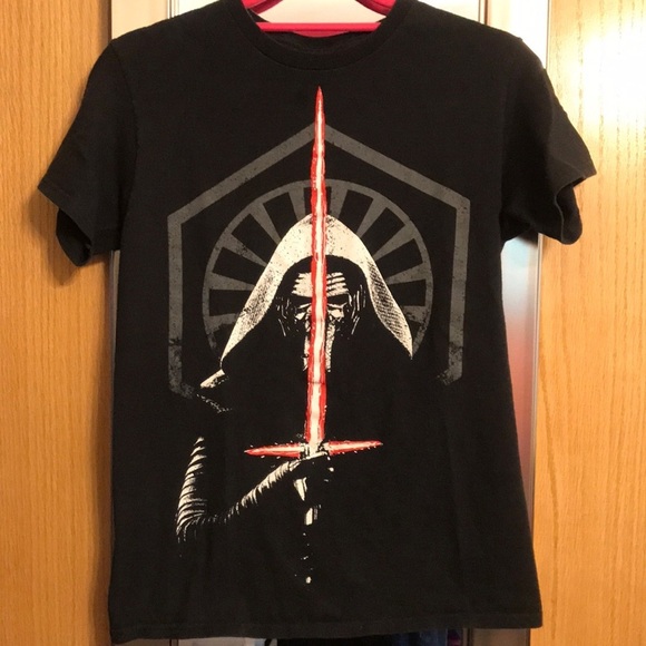 Star Wars Kylo Ren size Small short sleeve Tee Shirt - Picture 1 of 7